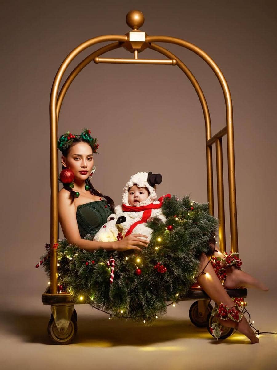 Pemotretan Natal Erika Carlina dan Baby Andrew  