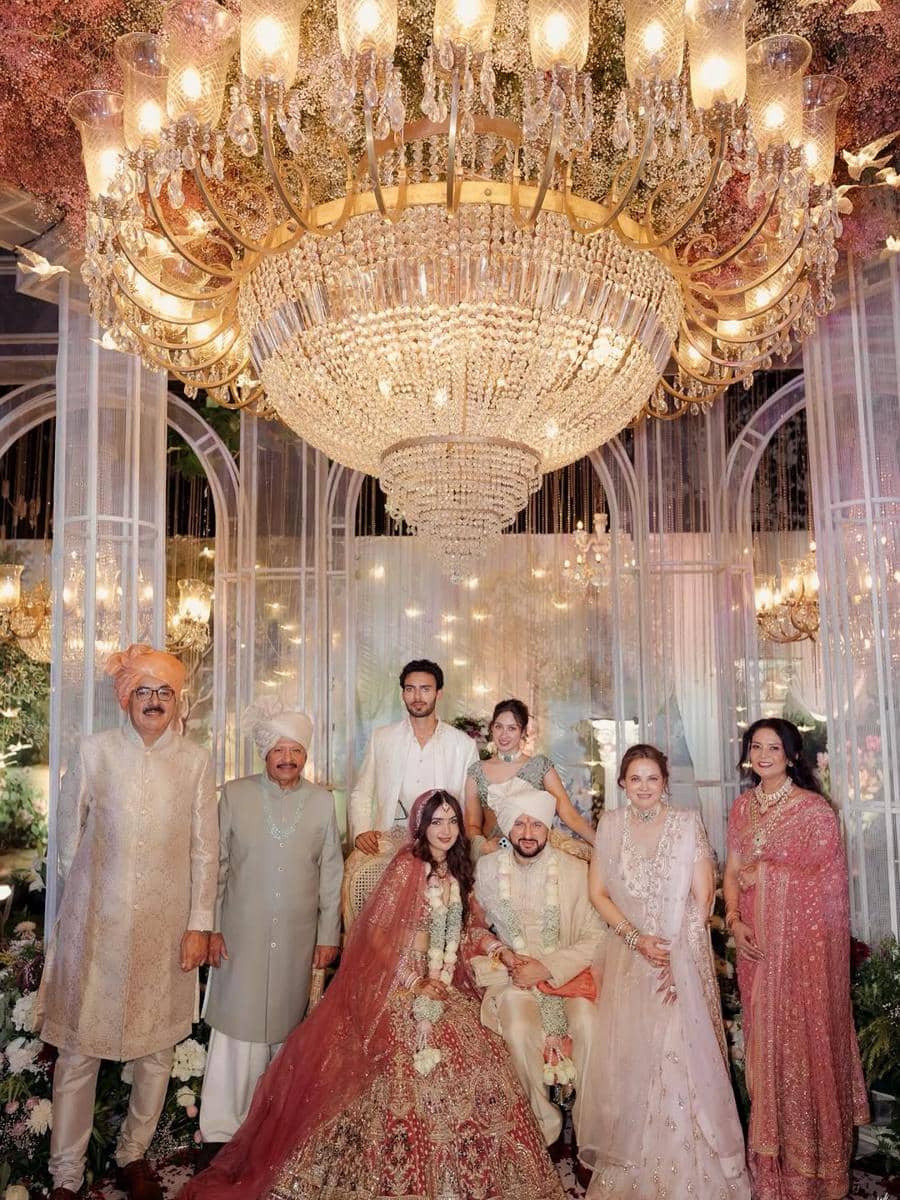 pernikahan Eshaan Roshan