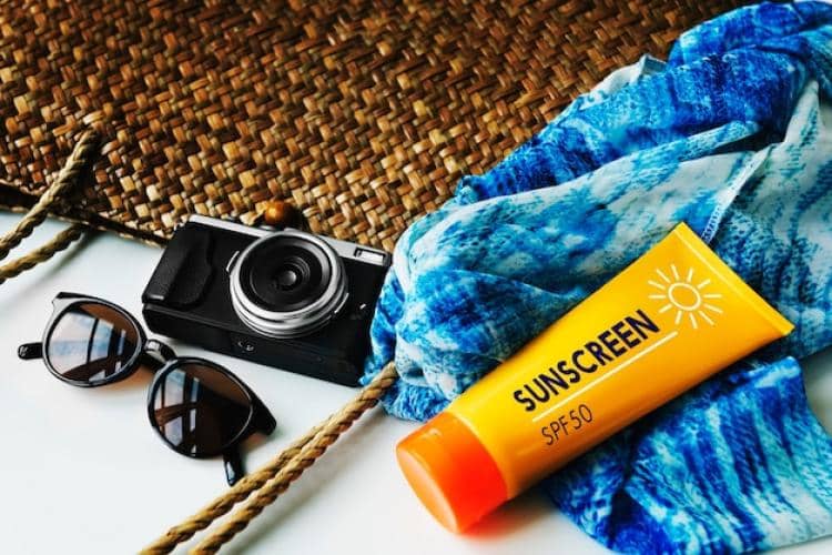 ilustrasi sunscreen kemasan travel