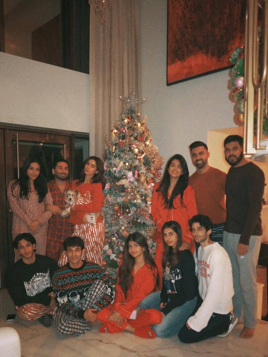 Khushi Kapoor dan sahabat