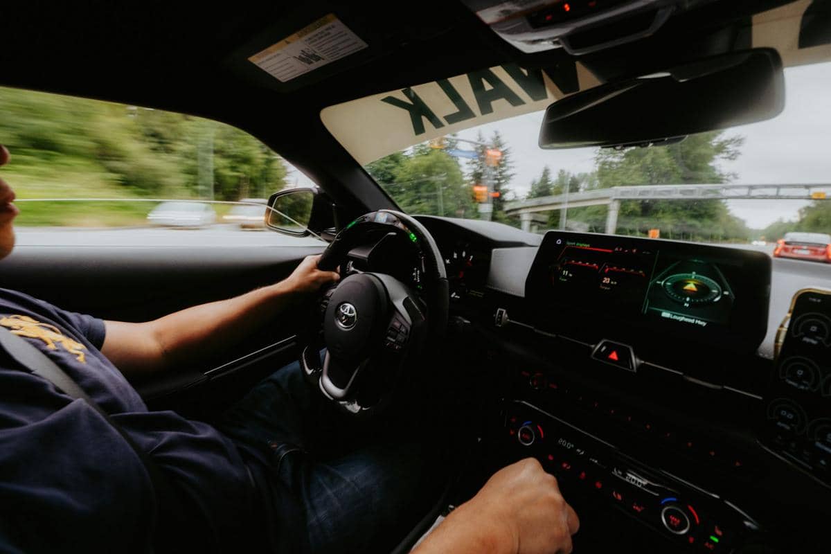 ilustrasi mengemudi mobil