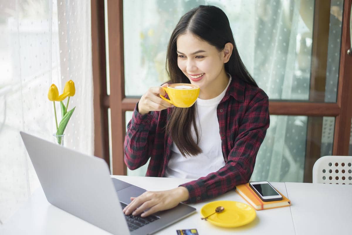 ilustrasi seseorang sedang bekerja