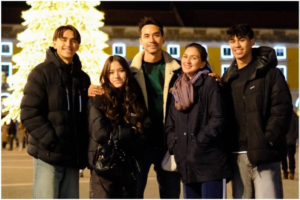 Keluarga Darius Sinathrya rayakan natal di Lisbon.
