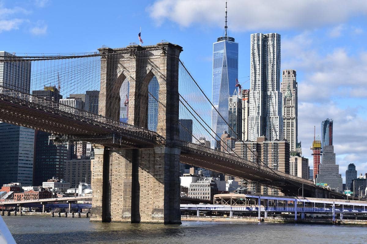 ilustrasi Brooklyn Bridge
