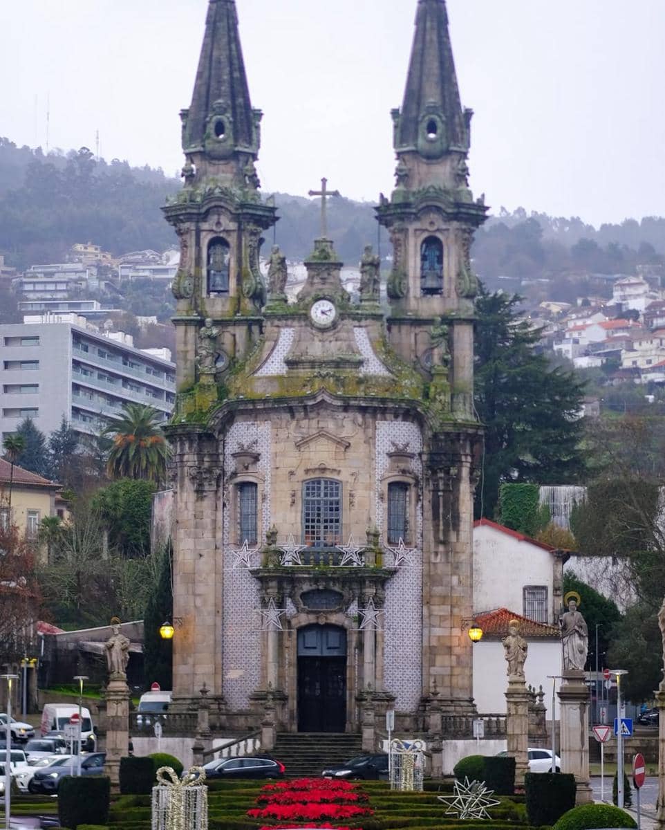 Keluarga Darius Sinathrya rayakan natal di Lisbon.