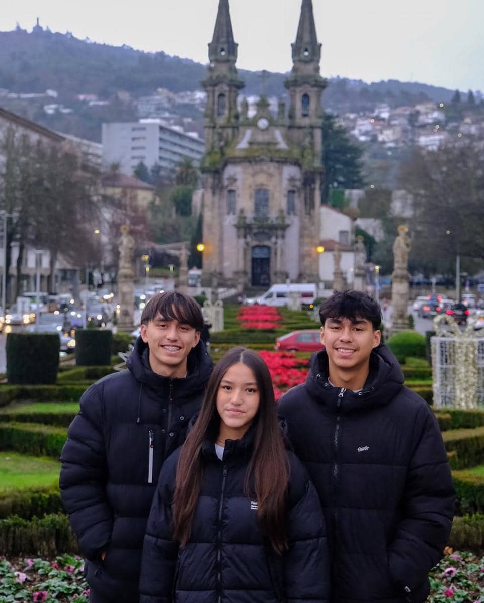 Keluarga Darius Sinathrya rayakan natal di Lisbon.