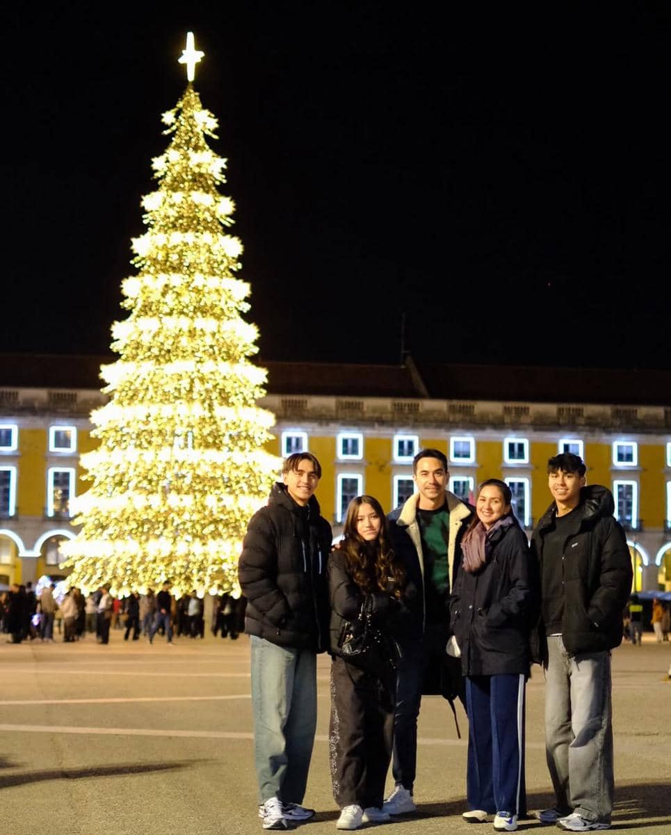 Keluarga Darius Sinathrya rayakan natal di Lisbon.
