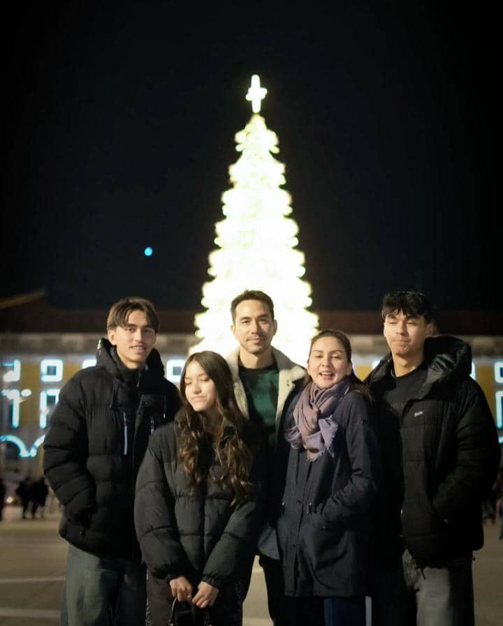 Keluarga Darius Sinathrya rayakan natal di Lisbon.