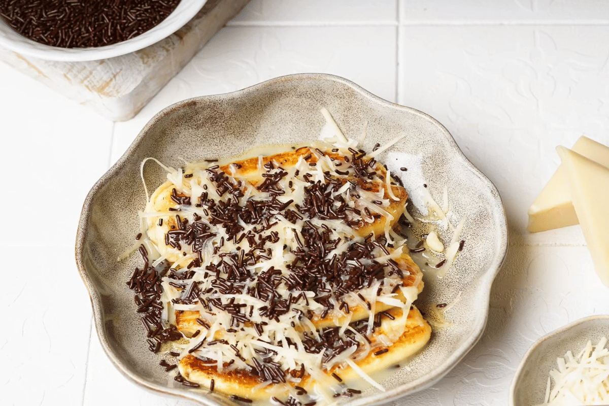 ilustrasi pisang bakar cokelat keju 