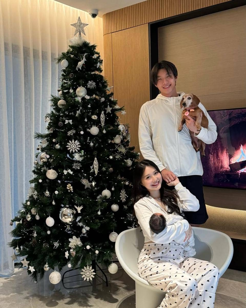 Vior dan Vincent rayakan Natal bareng anak.