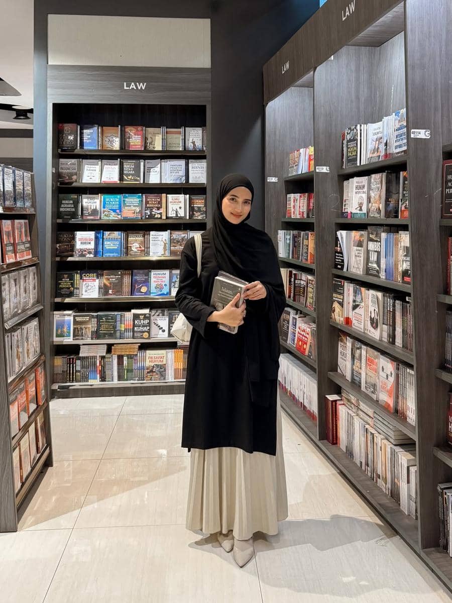 Inspirasi OOTD ala Nilla Alfi