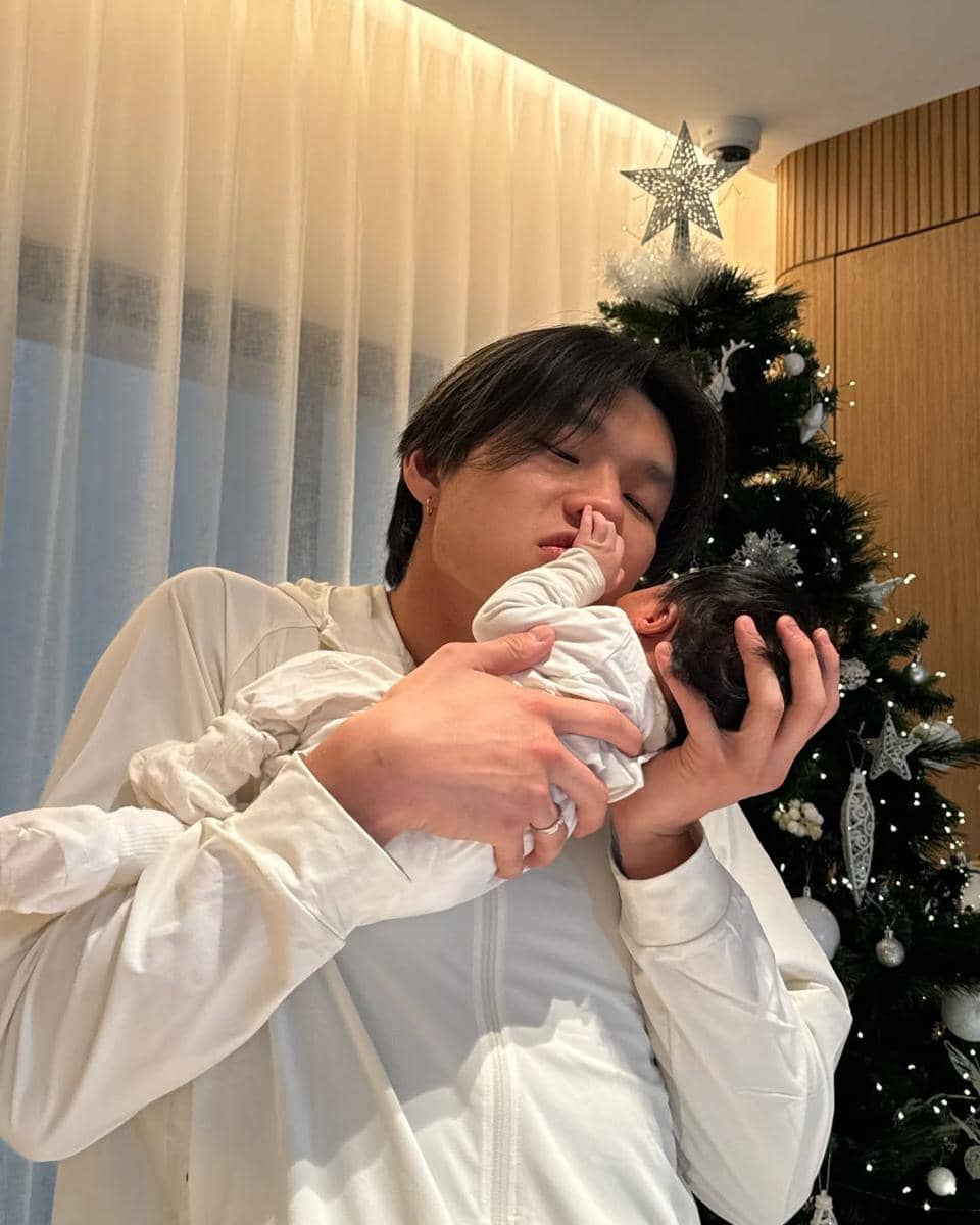 Vior dan Vincent rayakan Natal bareng anak.