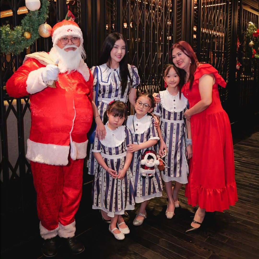 Gaya Artis Merayakan Hari Natal