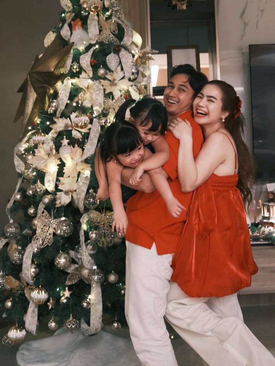 Gaya Artis Merayakan Hari Natal