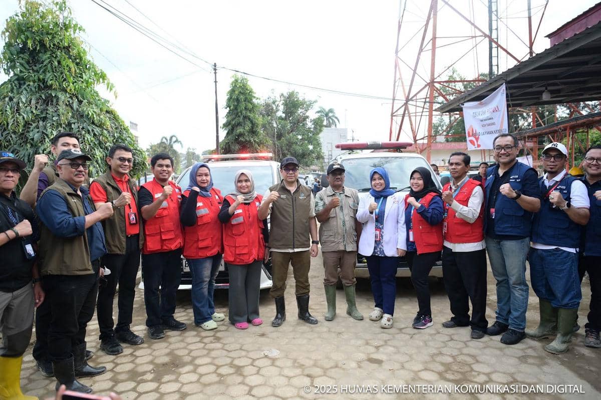 Wamenkomdigi Nezar Patria cek Wilayah bencana di Aceh dan Sumatra/dok Komdigi.jpeg