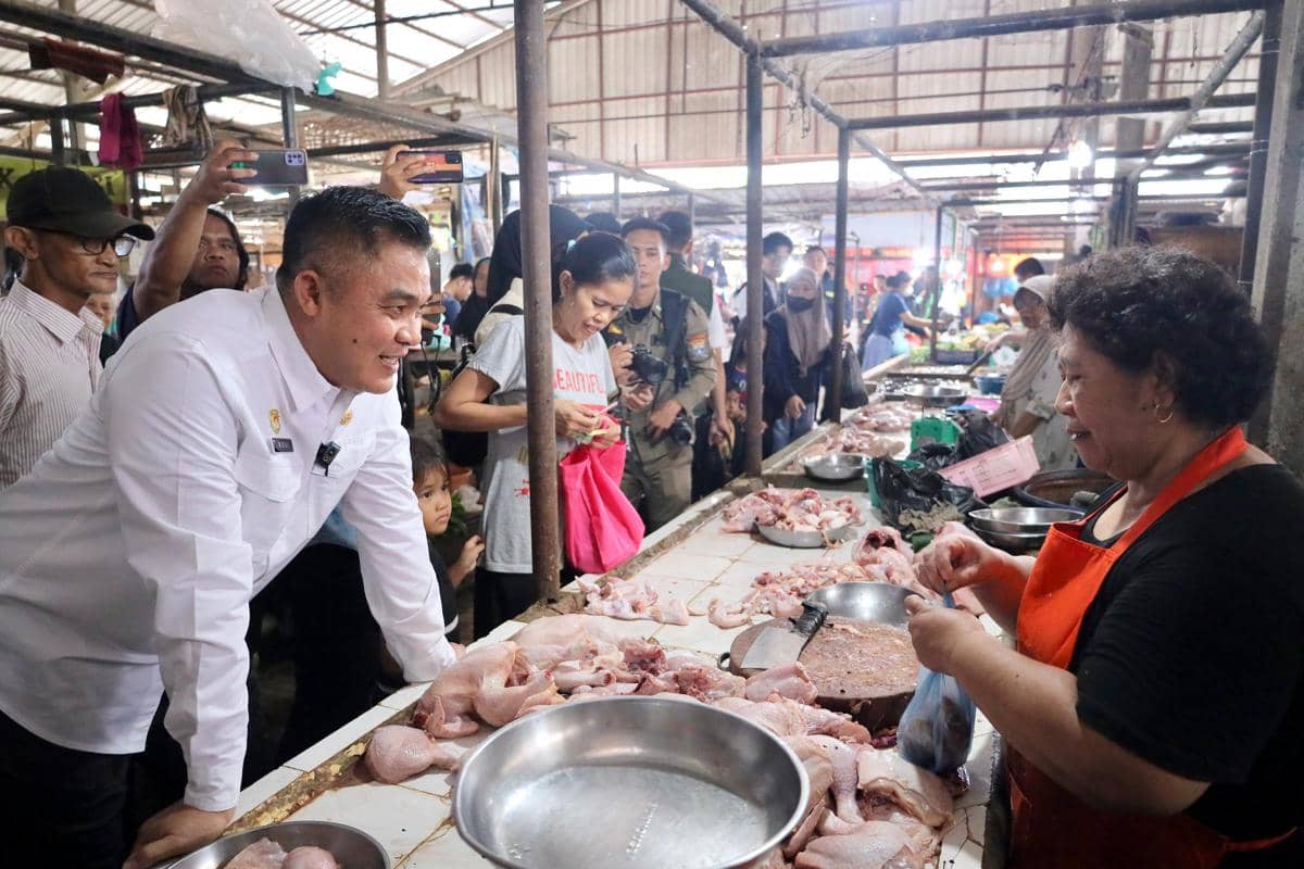 Sekda Palembang Aprizal Hasyim sidak di pasar tradisional