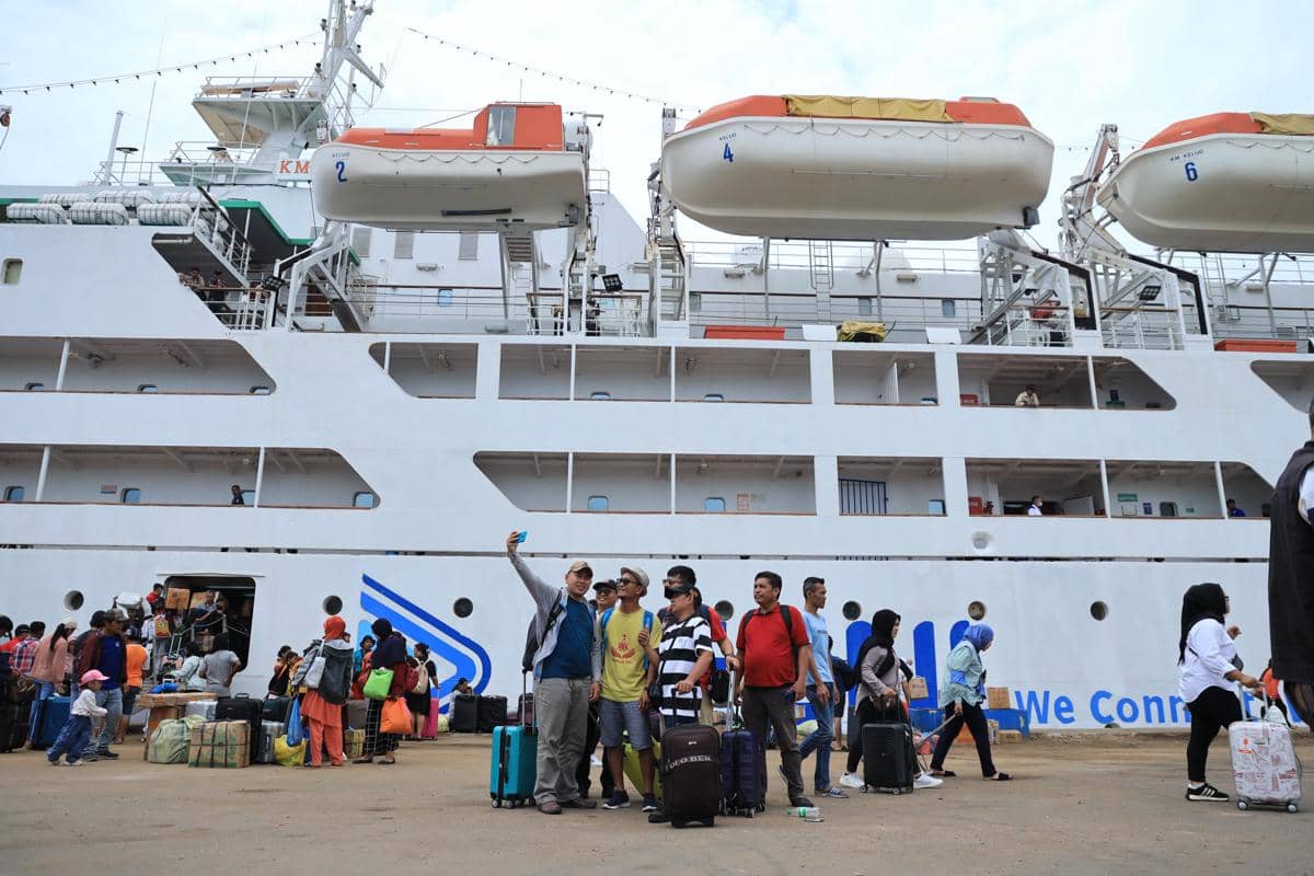 Ilustrasi kepadatan di pelabuhan sebelum penumpang gunakan kapal Pelni
