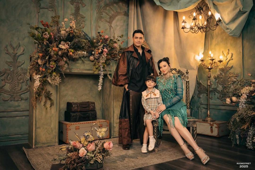 Gaya Artis Merayakan Hari Natal