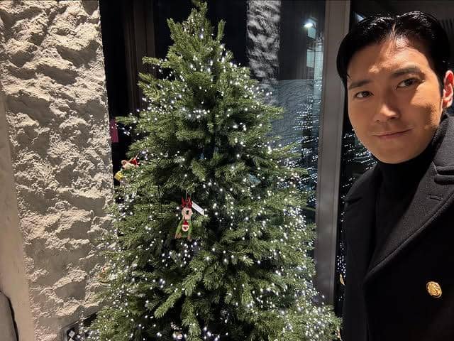 potret artis Korea rayakan Natal 2025