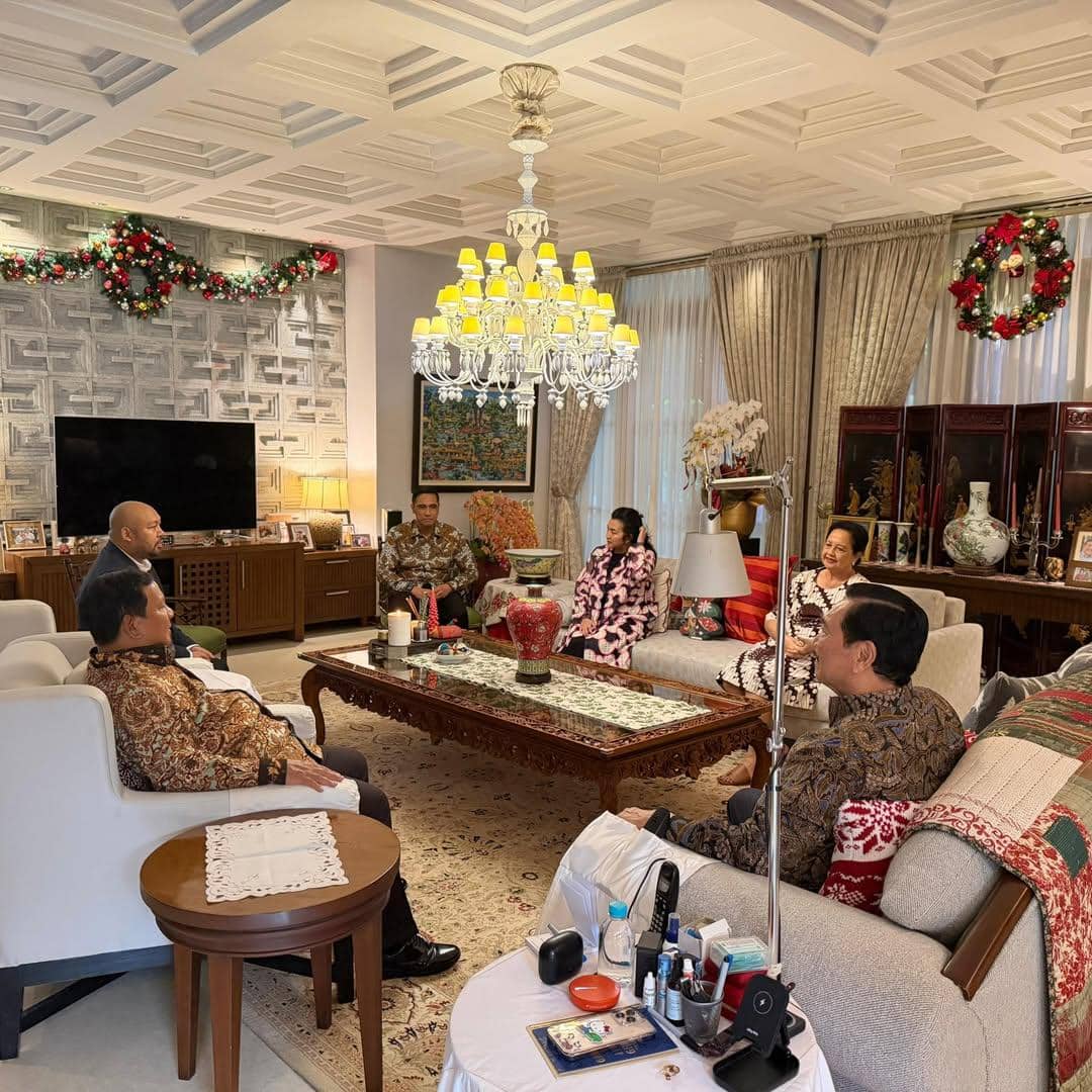 Senang sekali sore ini Presiden @prabowo dan putra semata wayangnya, Mas Didit menyempatkan hadi (2).jpg