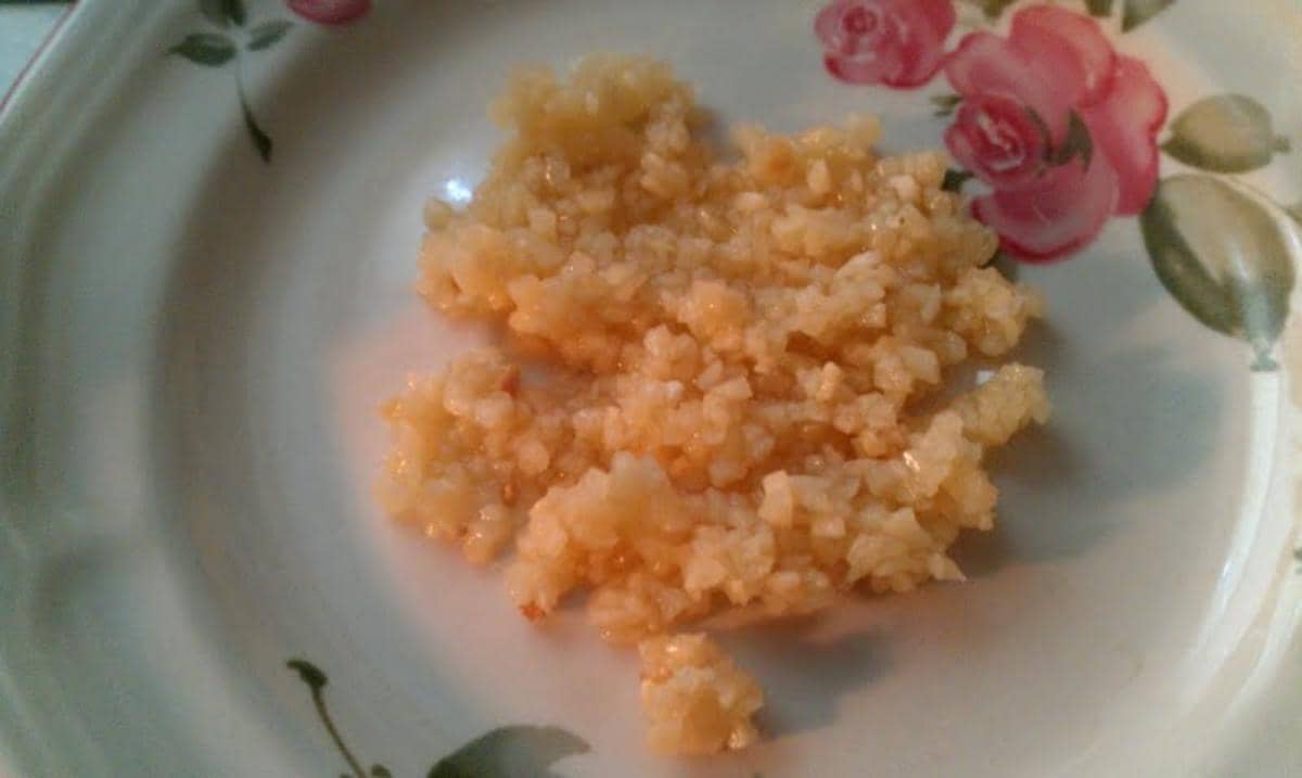 ilustrasi bawang putih parut