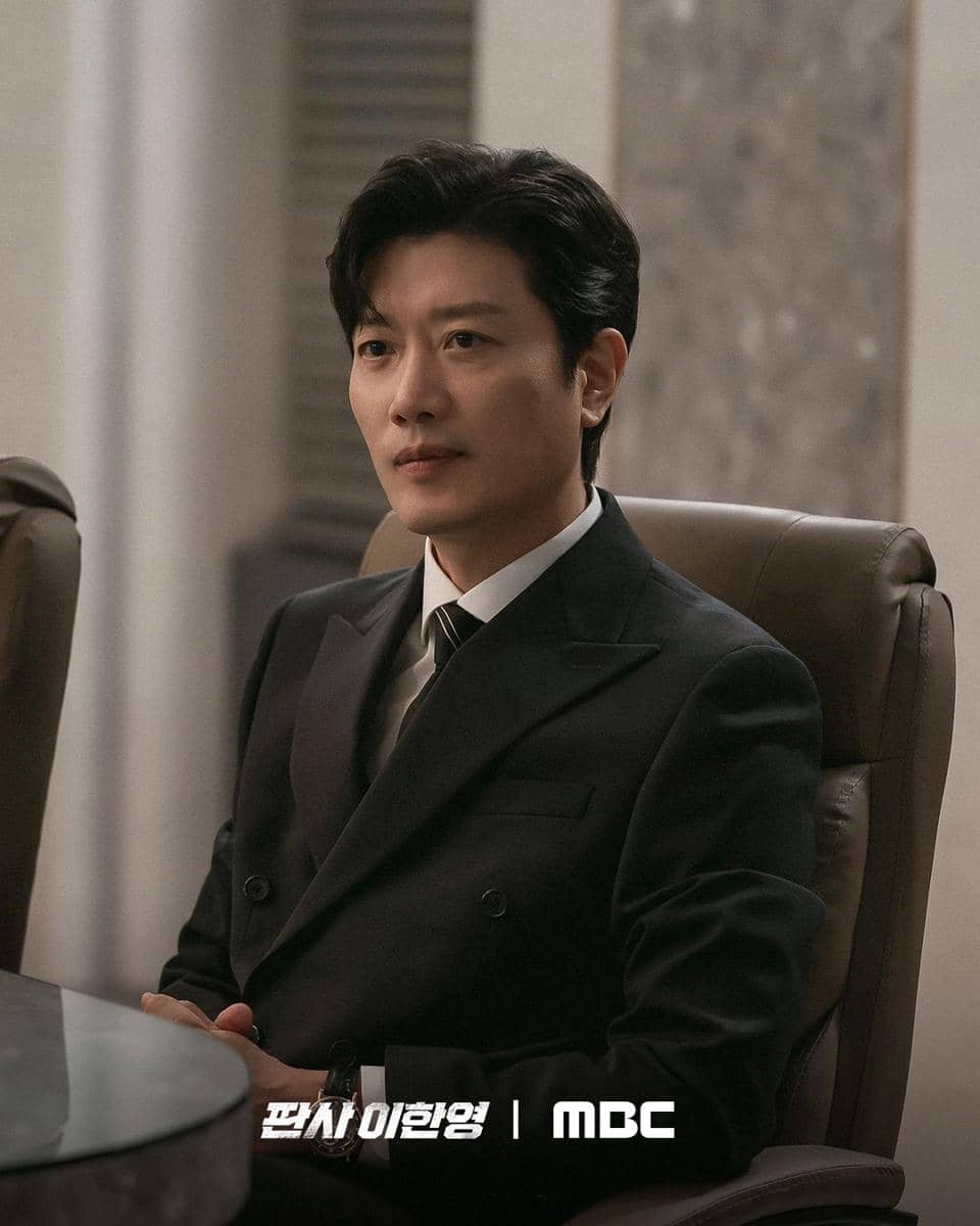Park Hee Soon di drama The Judge Returns 