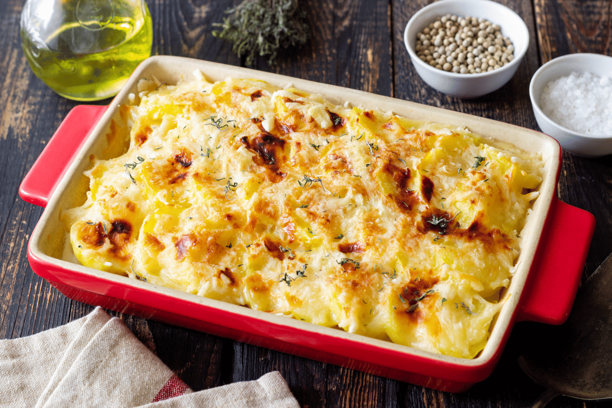 ilustrasi cheesy chicken baked