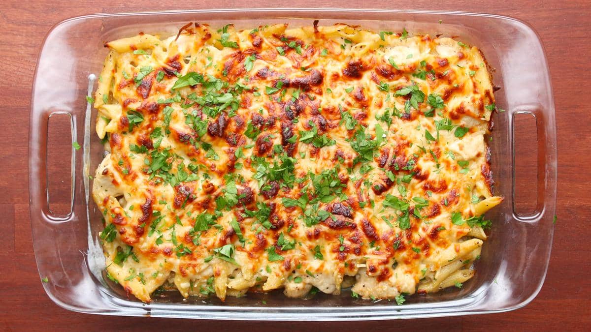 ilustrasi cheesy chicken baked