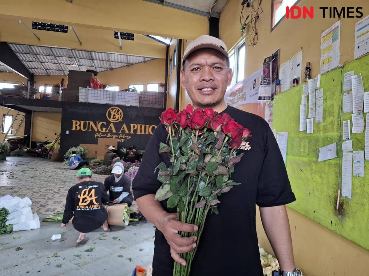 Perjalanan Bunga dari Tangan Petani hingga ke Meja Orang Tersayang 