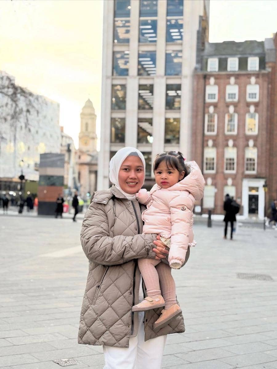 Sus Ayu, Sus Rini dan Mbak Lala Liburan di Eropa (instagram.com/ayuciamy_94)