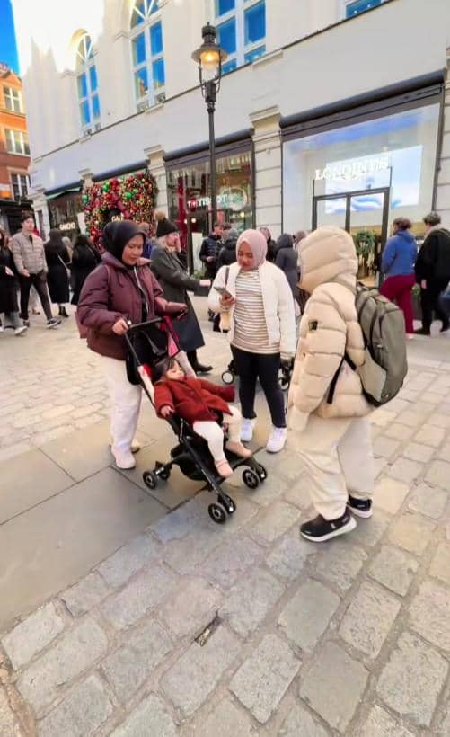 Sus Ayu, Sus Rini dan Mbak Lala Liburan di Eropa (instagram.com/ayuciamy_94)