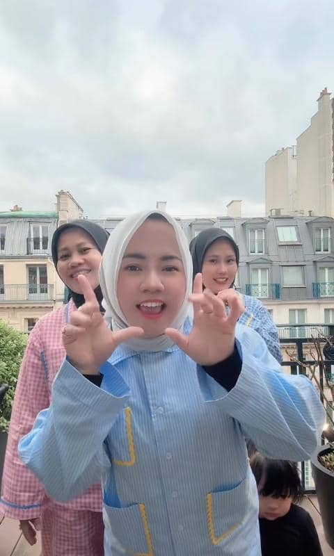 Sus Ayu, Sus Rini dan Mbak Lala Liburan di Eropa (instagram.com/ayuciamy_94)