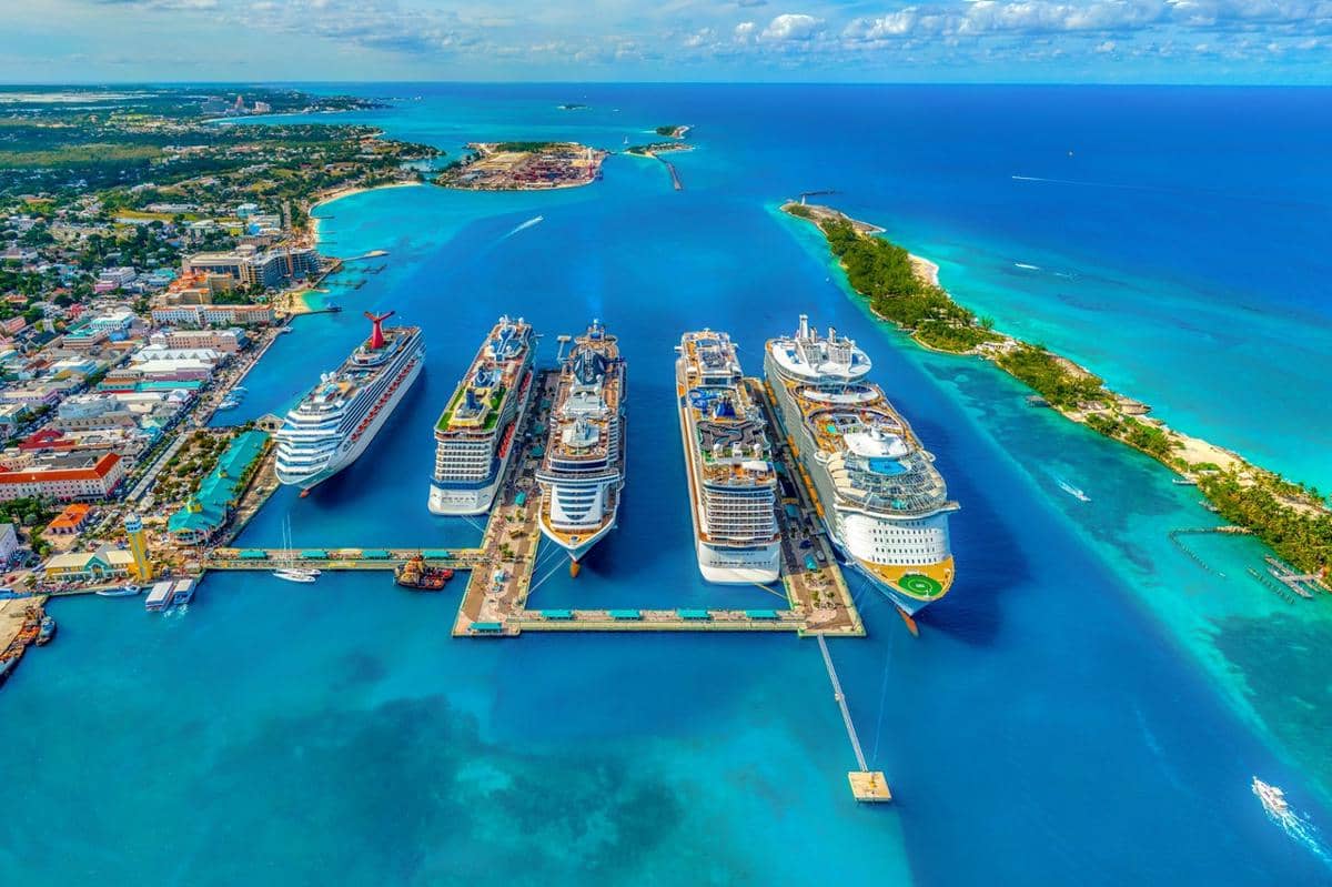 Pelabuhan Pesiar Nassau (Nassau Cruise Port) yang terletak di Nassau, Bahama