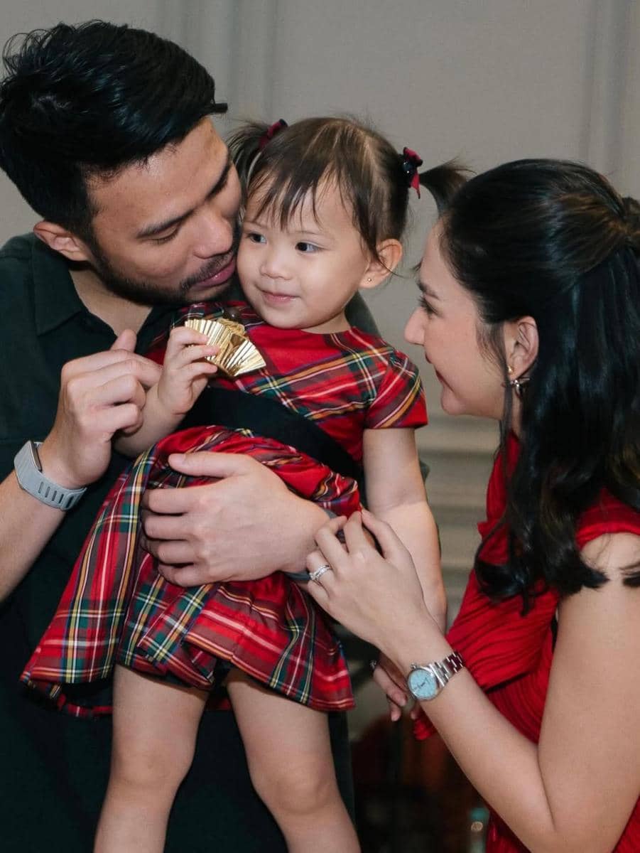 Jessica Mila dan keluarga rayakan natal.