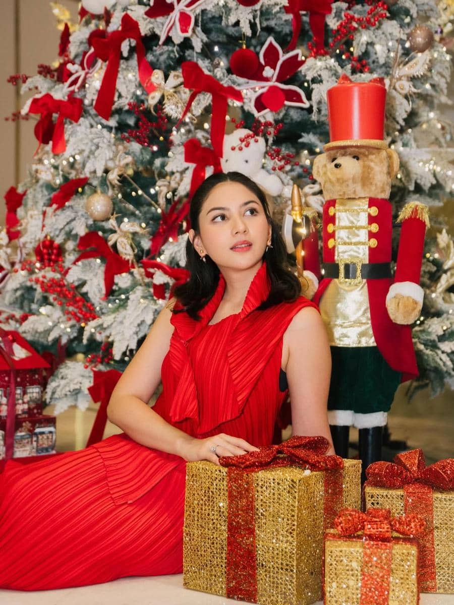 Jessica Mila dan keluarga rayakan Natal.