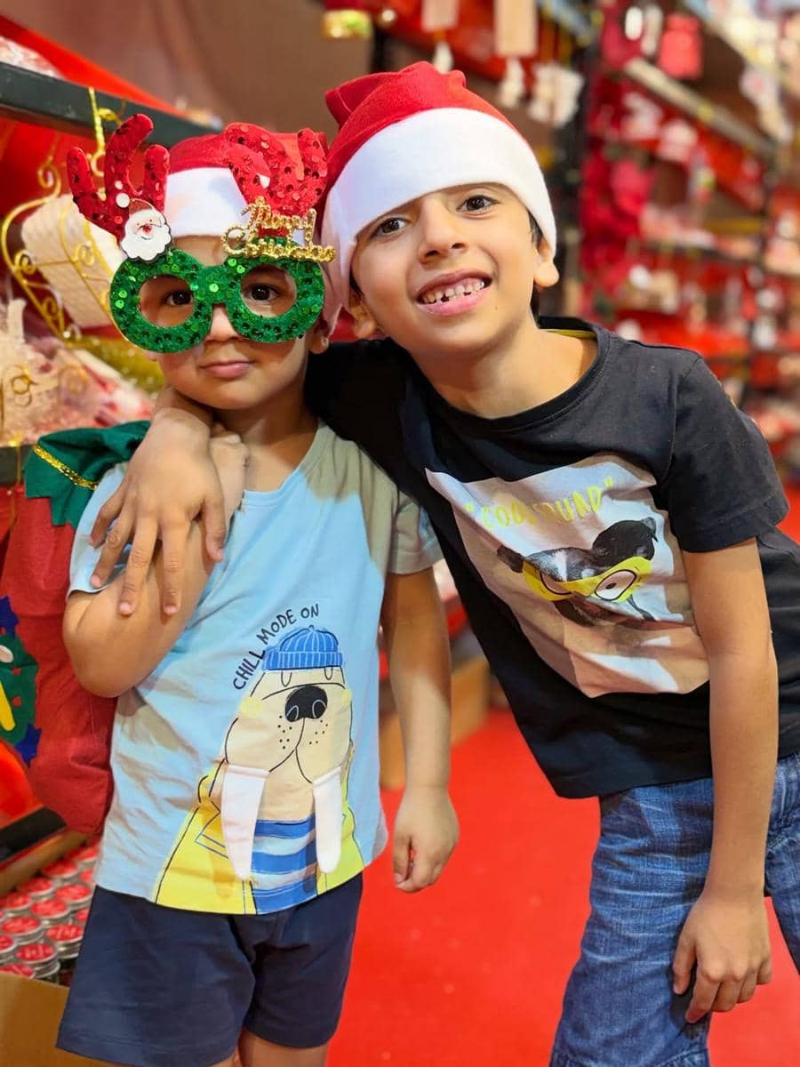 Neil Kitchlu dan sepupunya