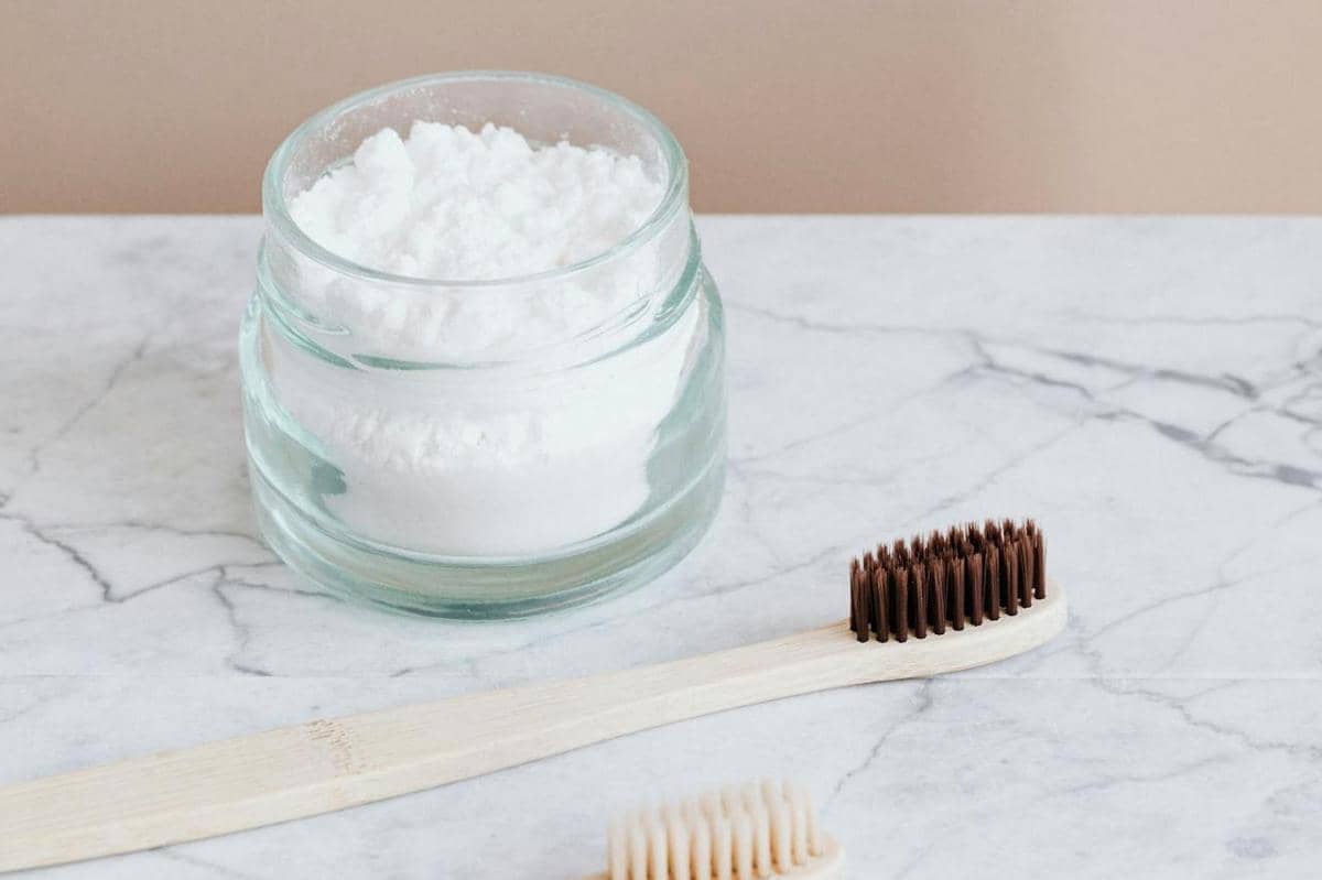 ilustrasi bedak tubuh pria 