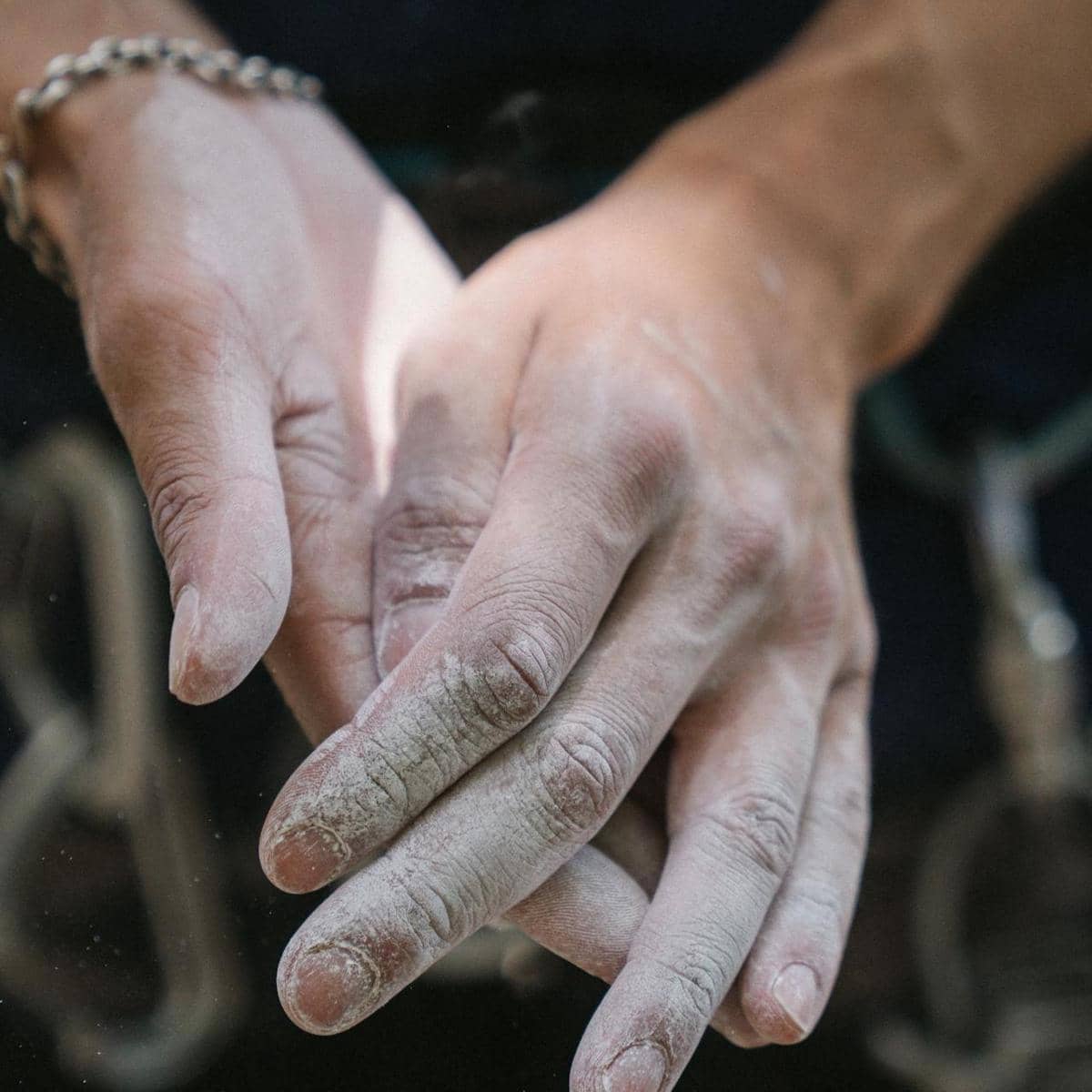 ilustrasi bedak tubuh pria 