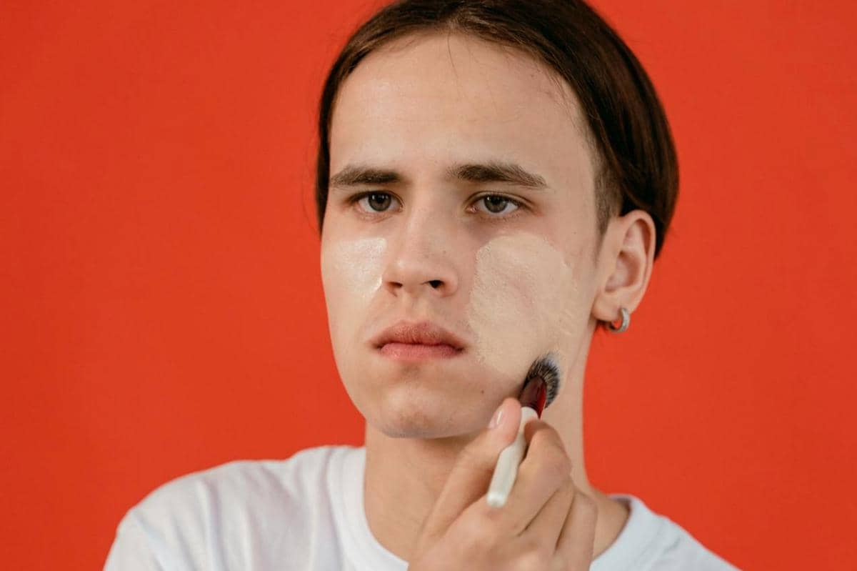 ilustrasi bedak wajah pria 