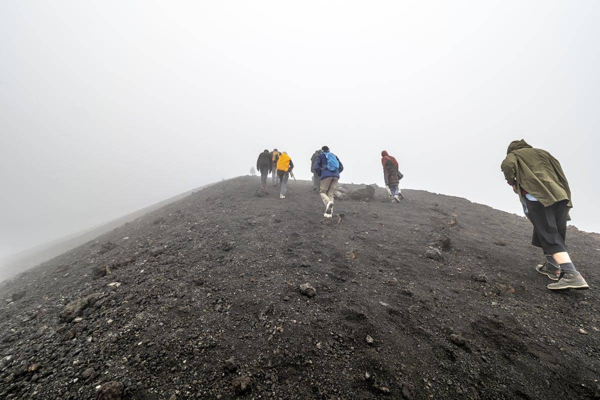6 Tips Mendaki Gunung Tidak Aktif di Indonesia, Healing Anti Cemas!
