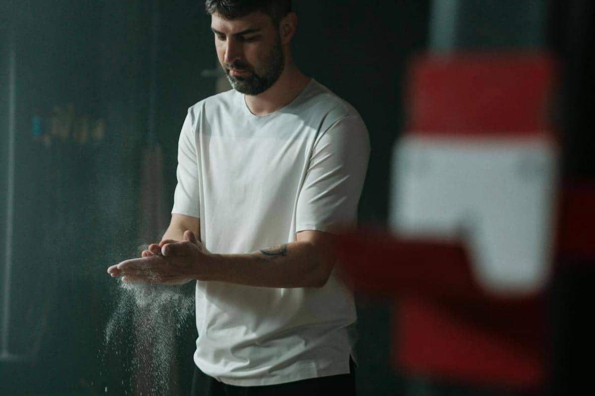 ilustrasi bedak tubuh pria 