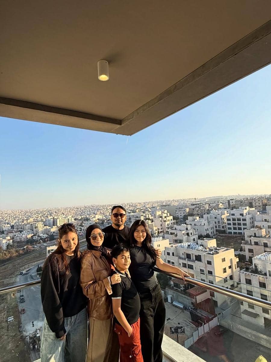 Keluarga Meisya Siregar liburan di Kota Amman.