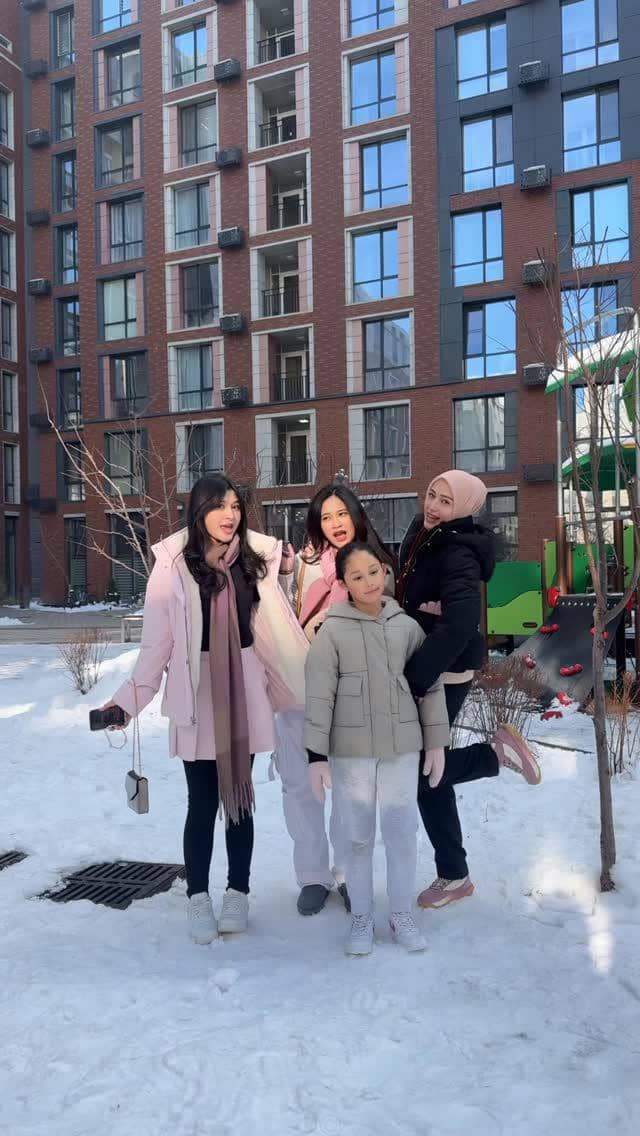 Keluarga Pasha liburan musim dingin di Kazakstan.