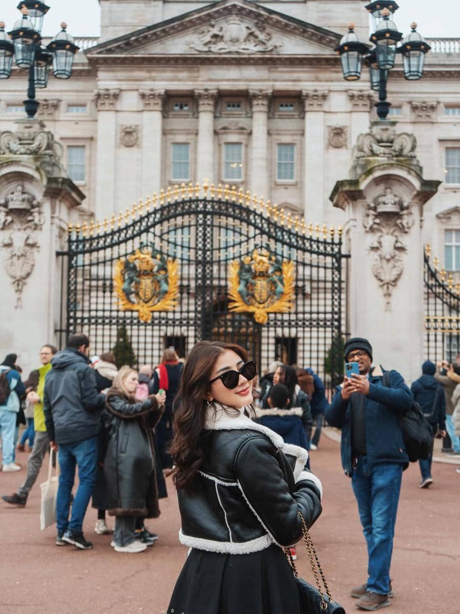 Ghea Youbi jalan-jalan di London.