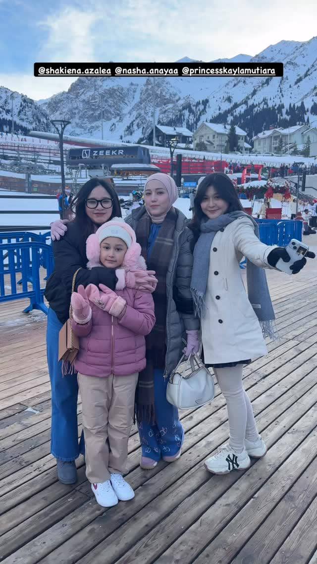 Keluarga Pasha liburan musim dingin di Kazakstan.