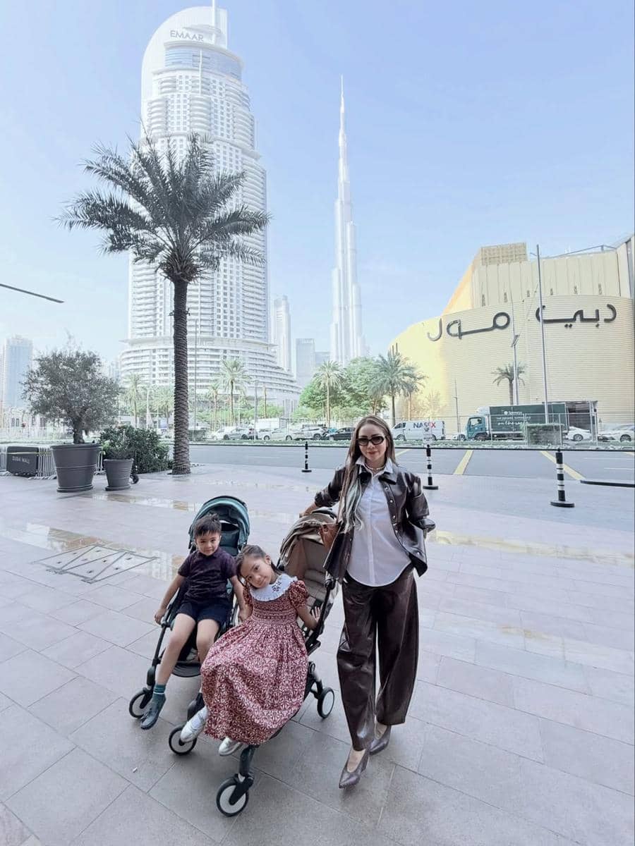Keluarga Momo eks Geisha liburan natal di Dubai.