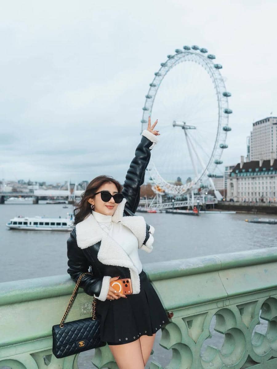 Ghea Youbi jalan-jalan di London.