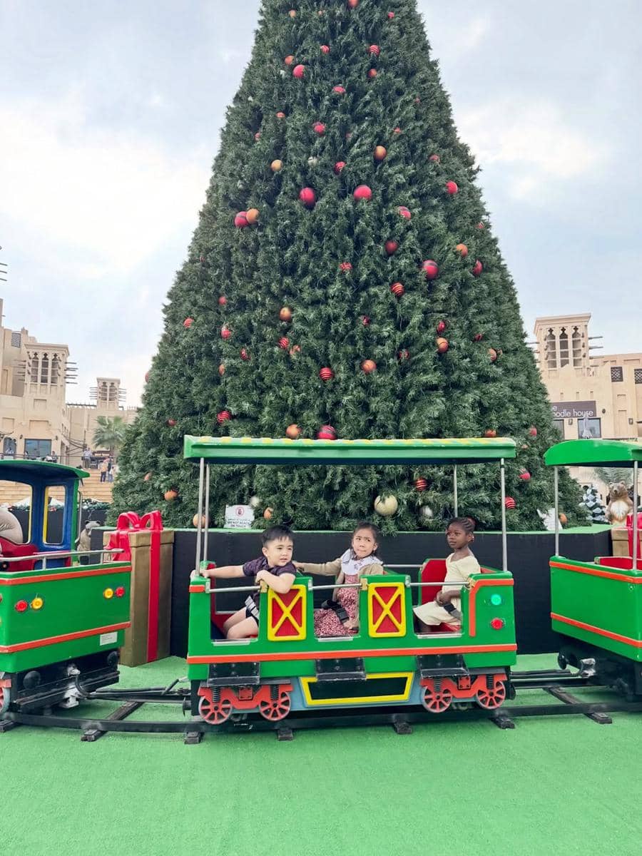 Keluarga Momo eks Geisha liburan natal di Dubai.