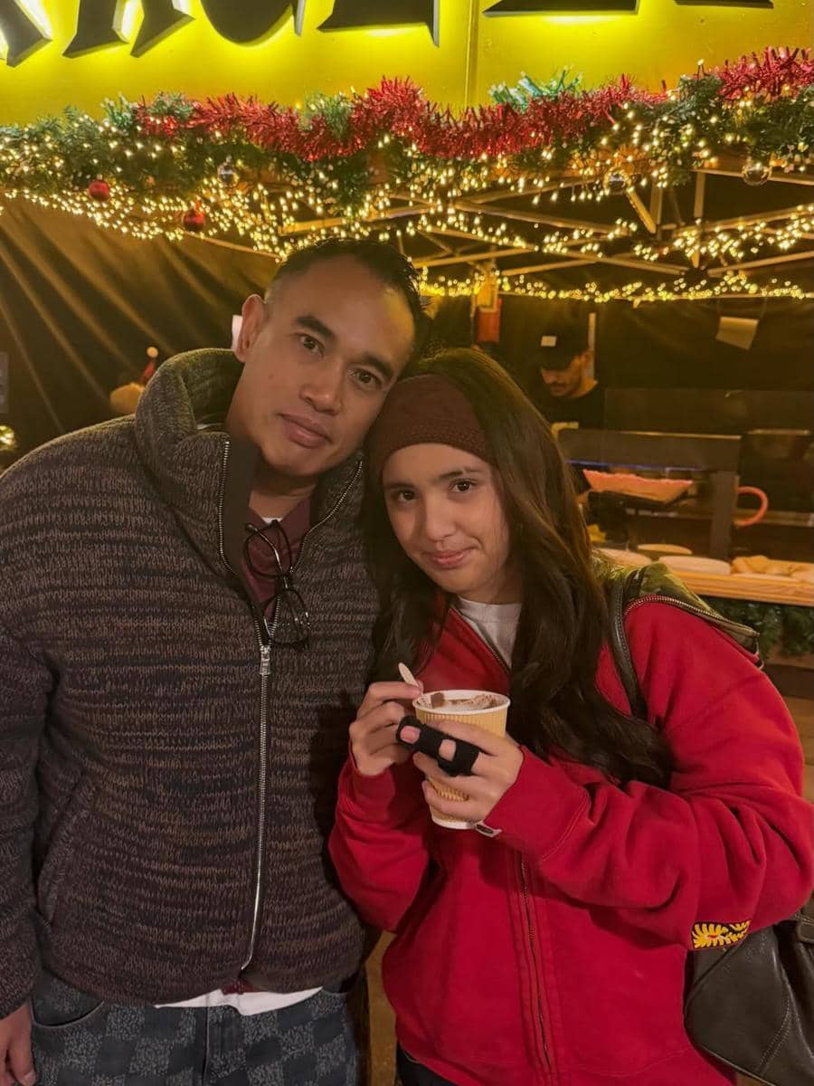 Keluarga Nia Ramadhani liburan di Belanda.