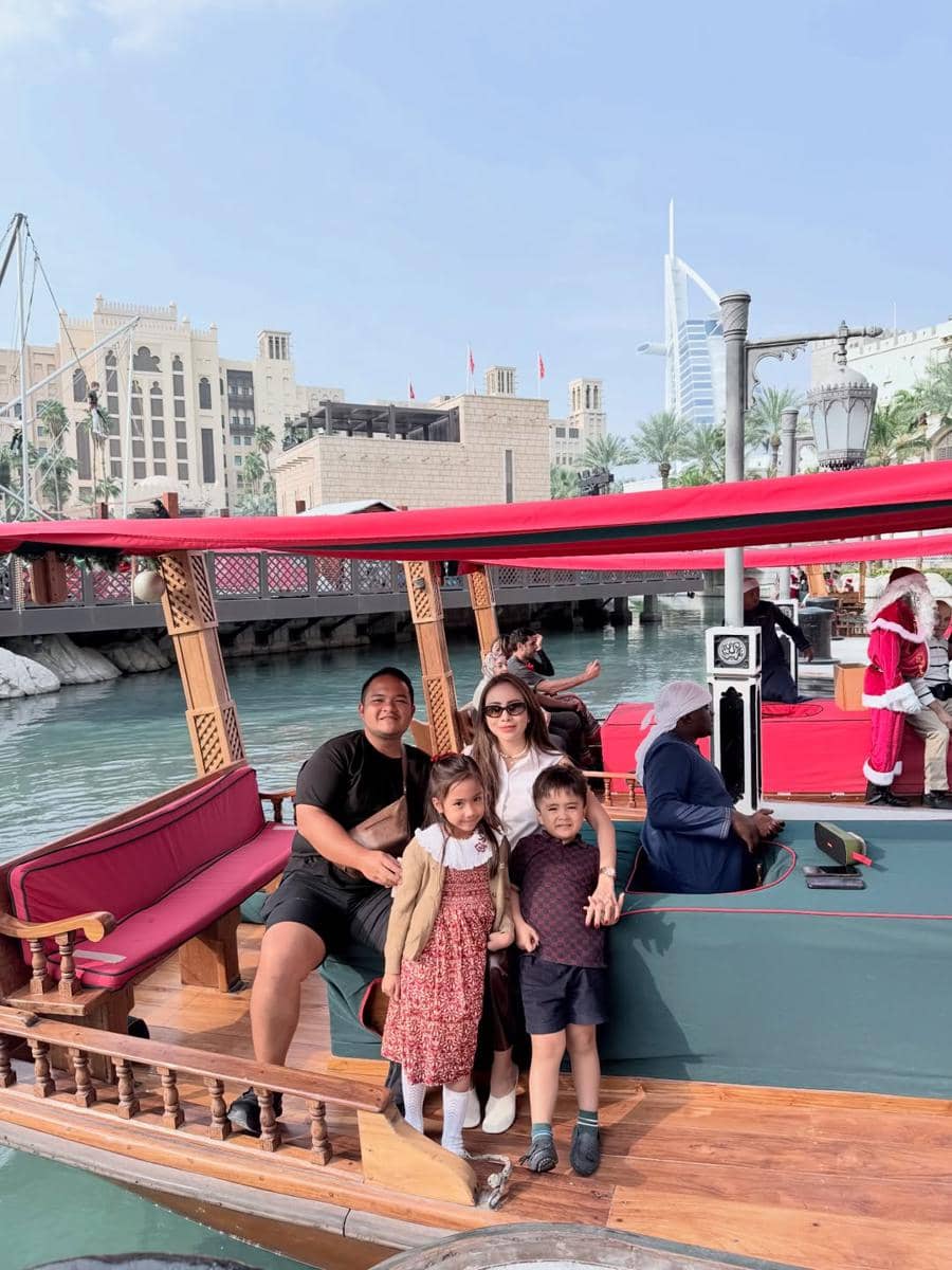 Keluarga Momo eks Geisha liburan natal di Dubai.